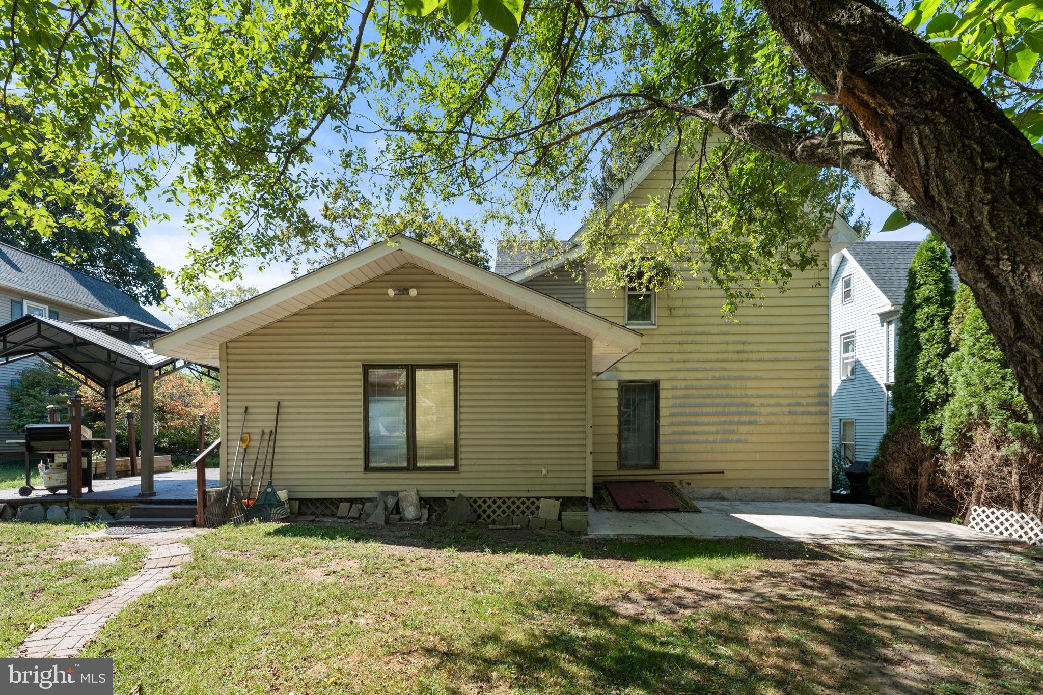 204 LACKAWANNA AVENUE