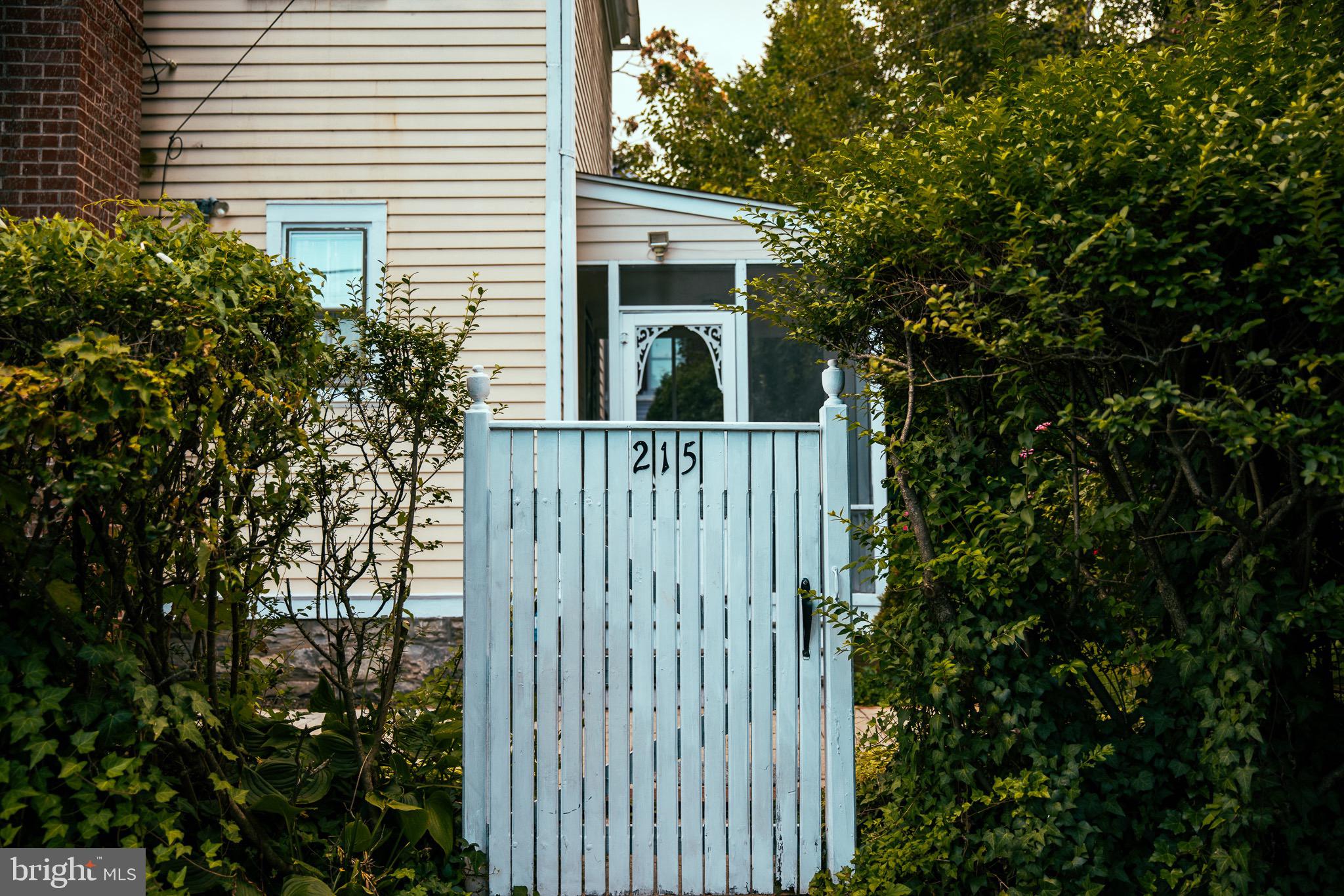 215 E Wall St