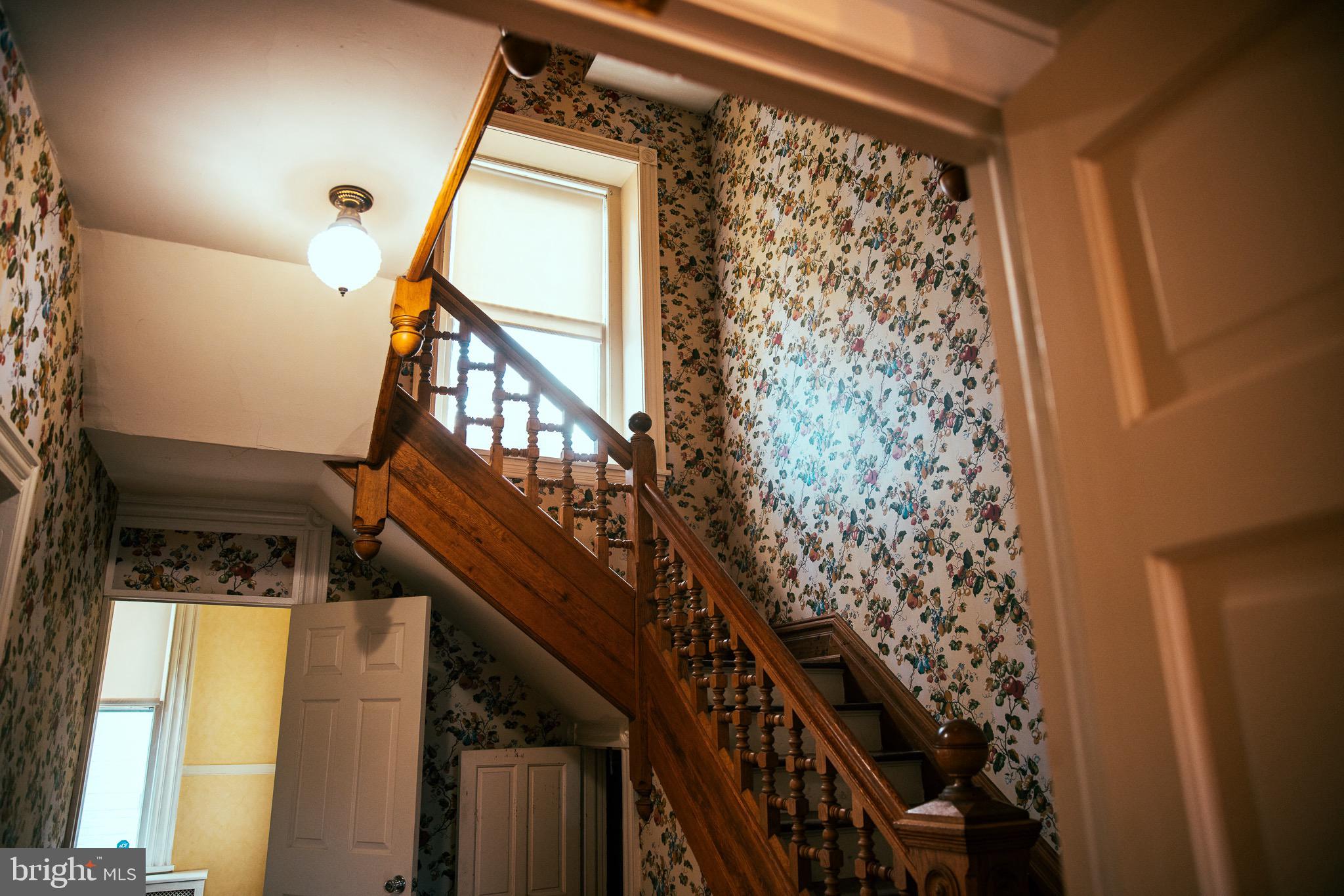 215 E Wall St