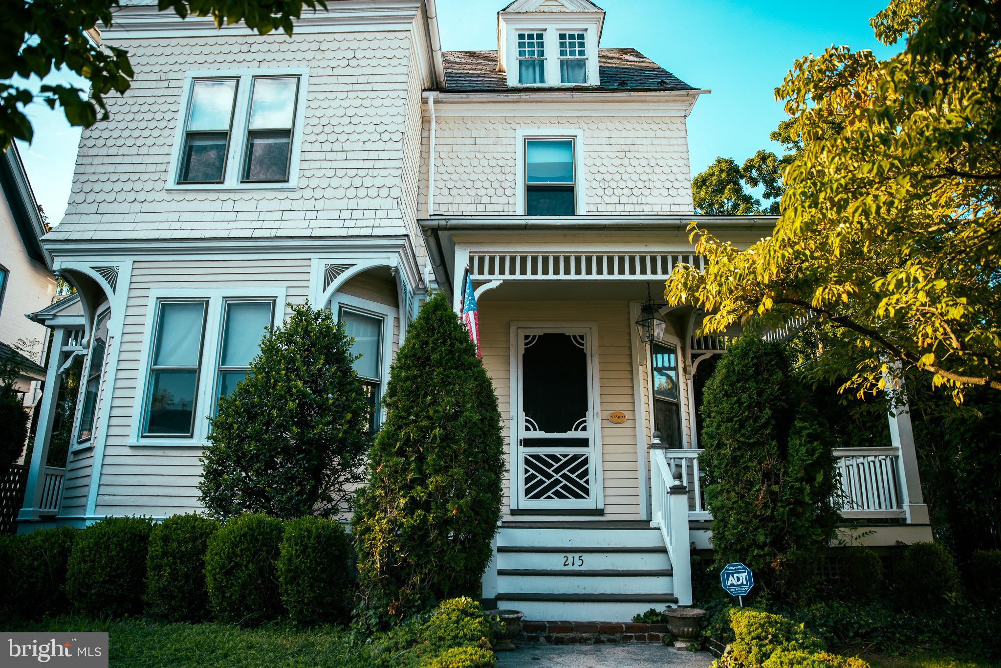 215 E Wall St