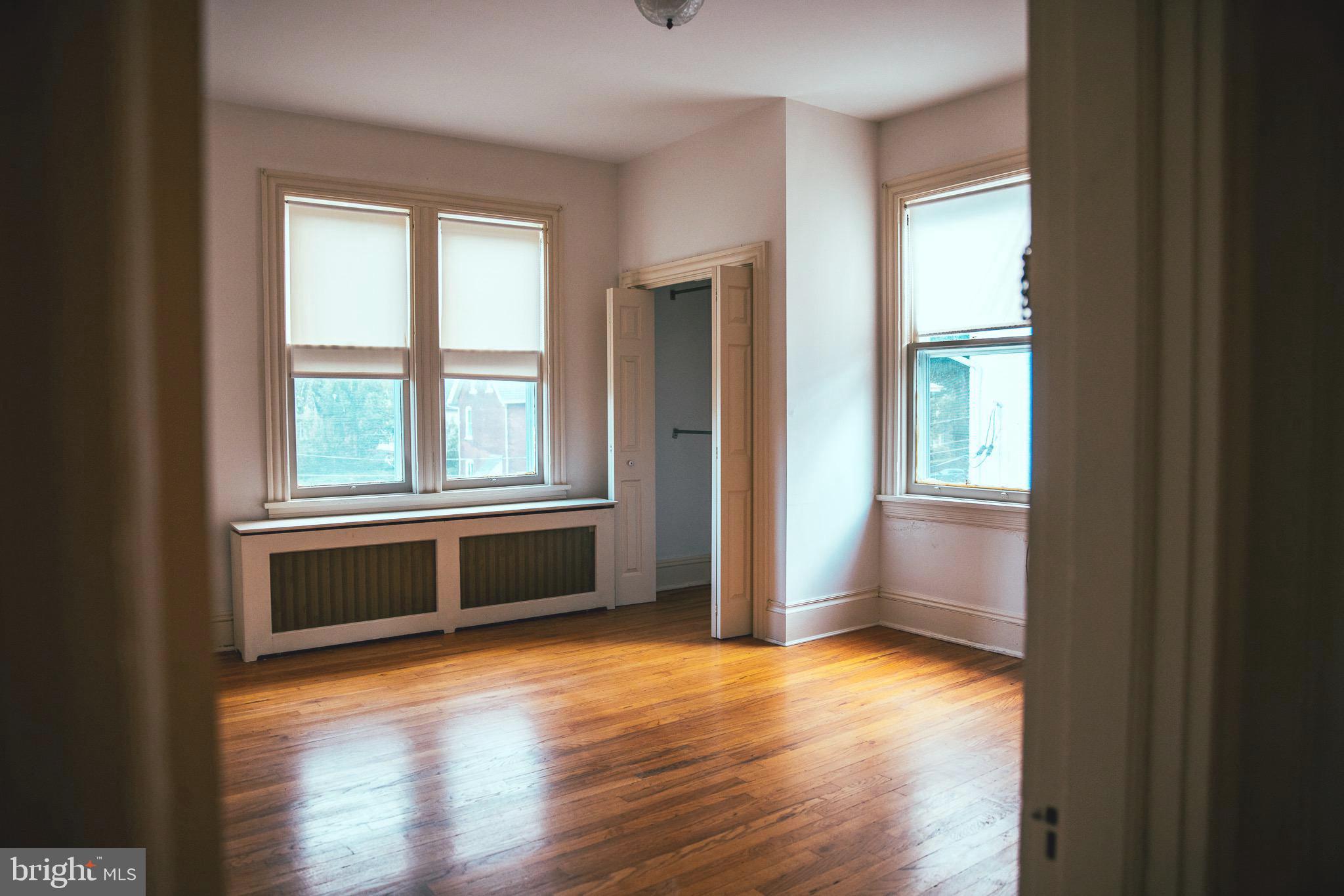 215 E Wall St
