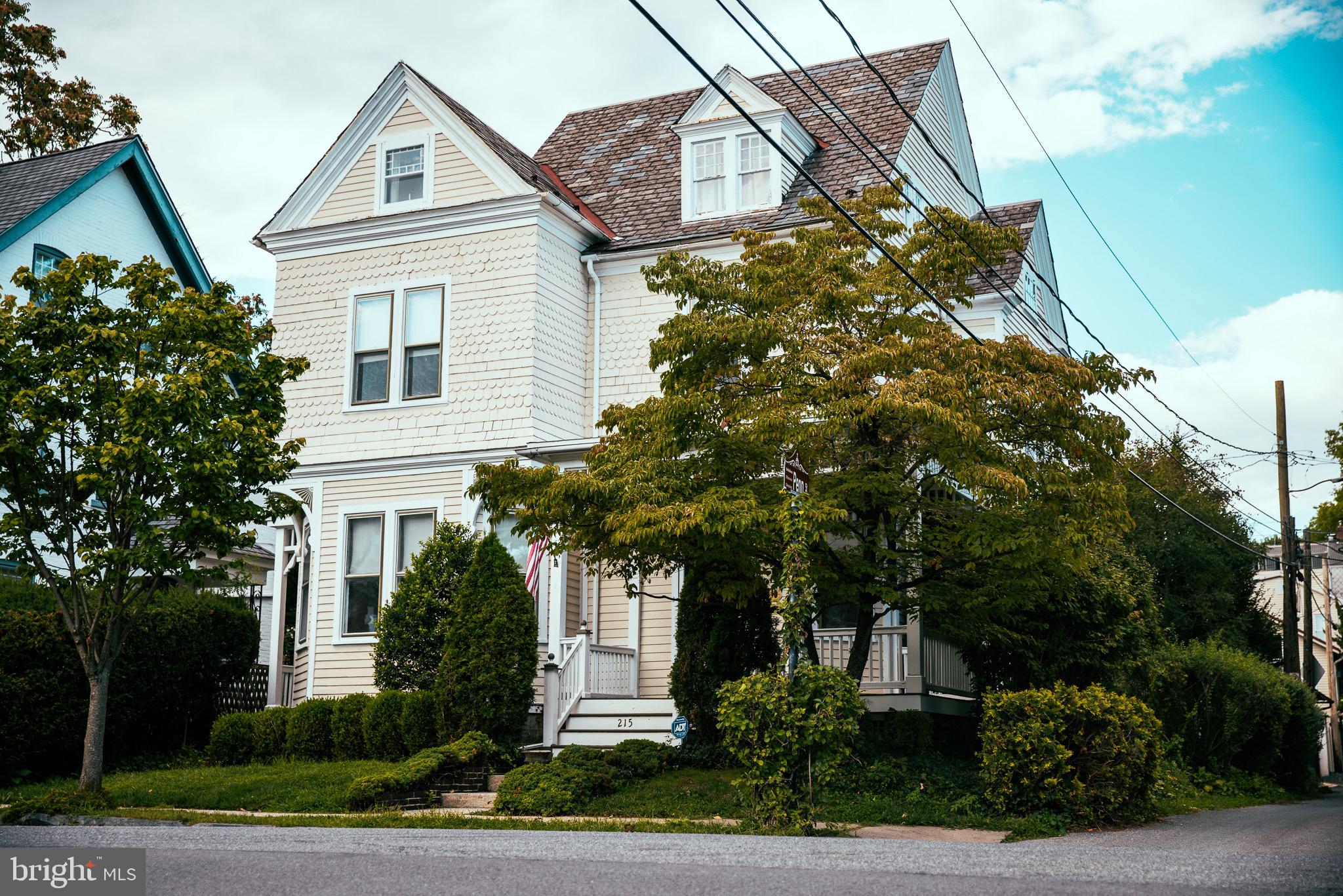 215 E Wall St