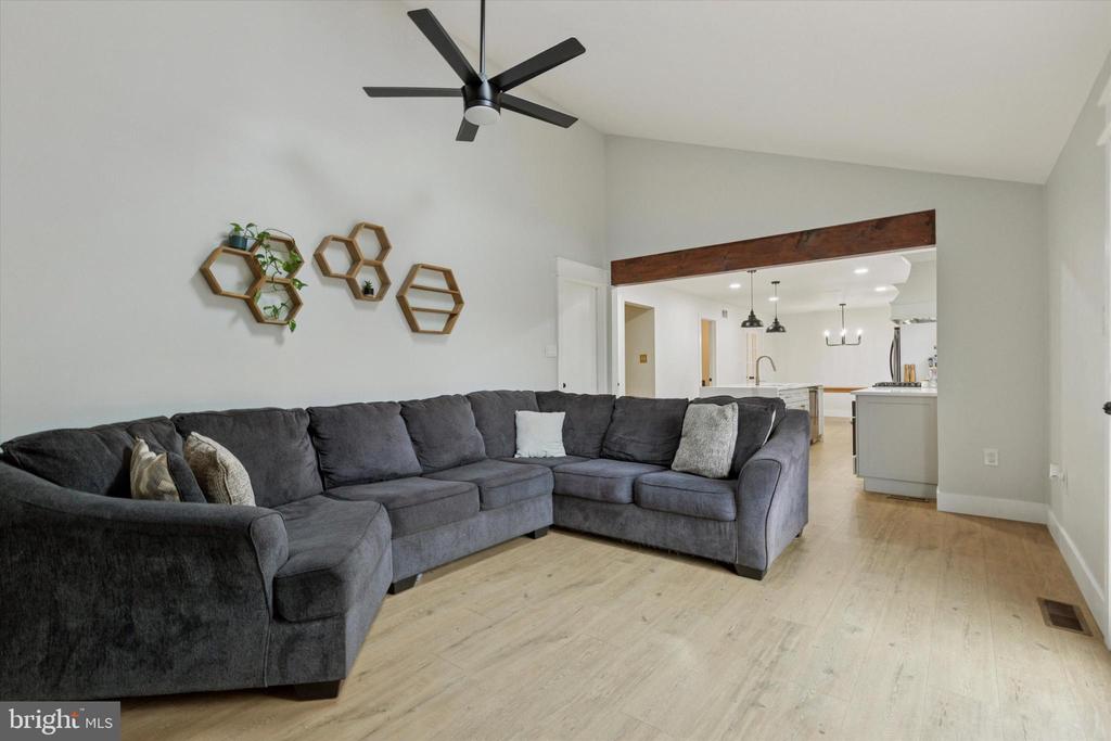 1333 JEFFREY LANE