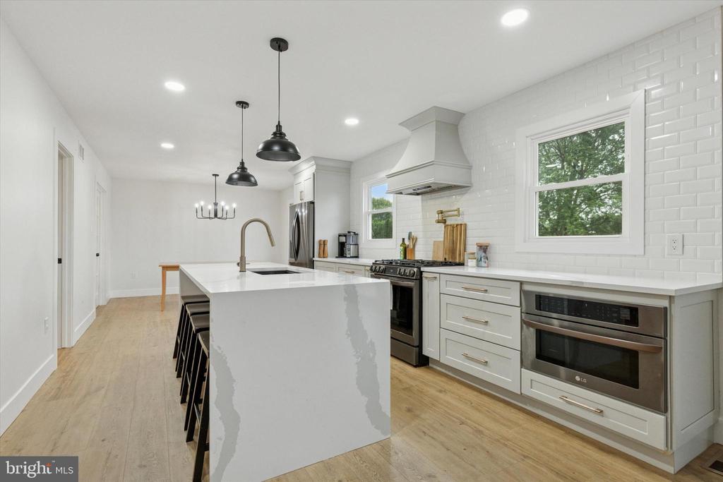 1333 JEFFREY LANE