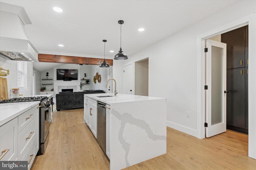 1333 JEFFREY LANE