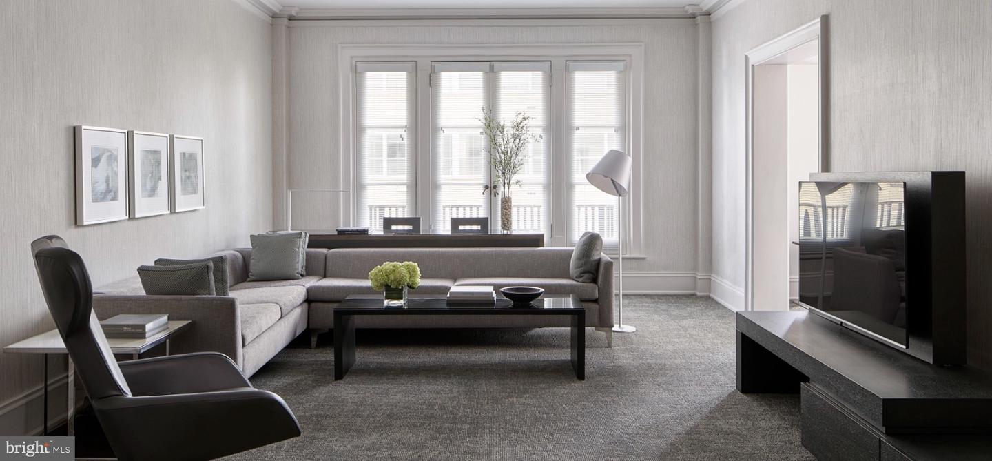 135 S 18th St #1blibrary