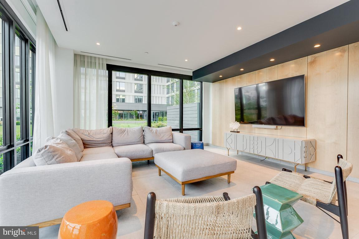 1300 Fairmount Ave #1b-914