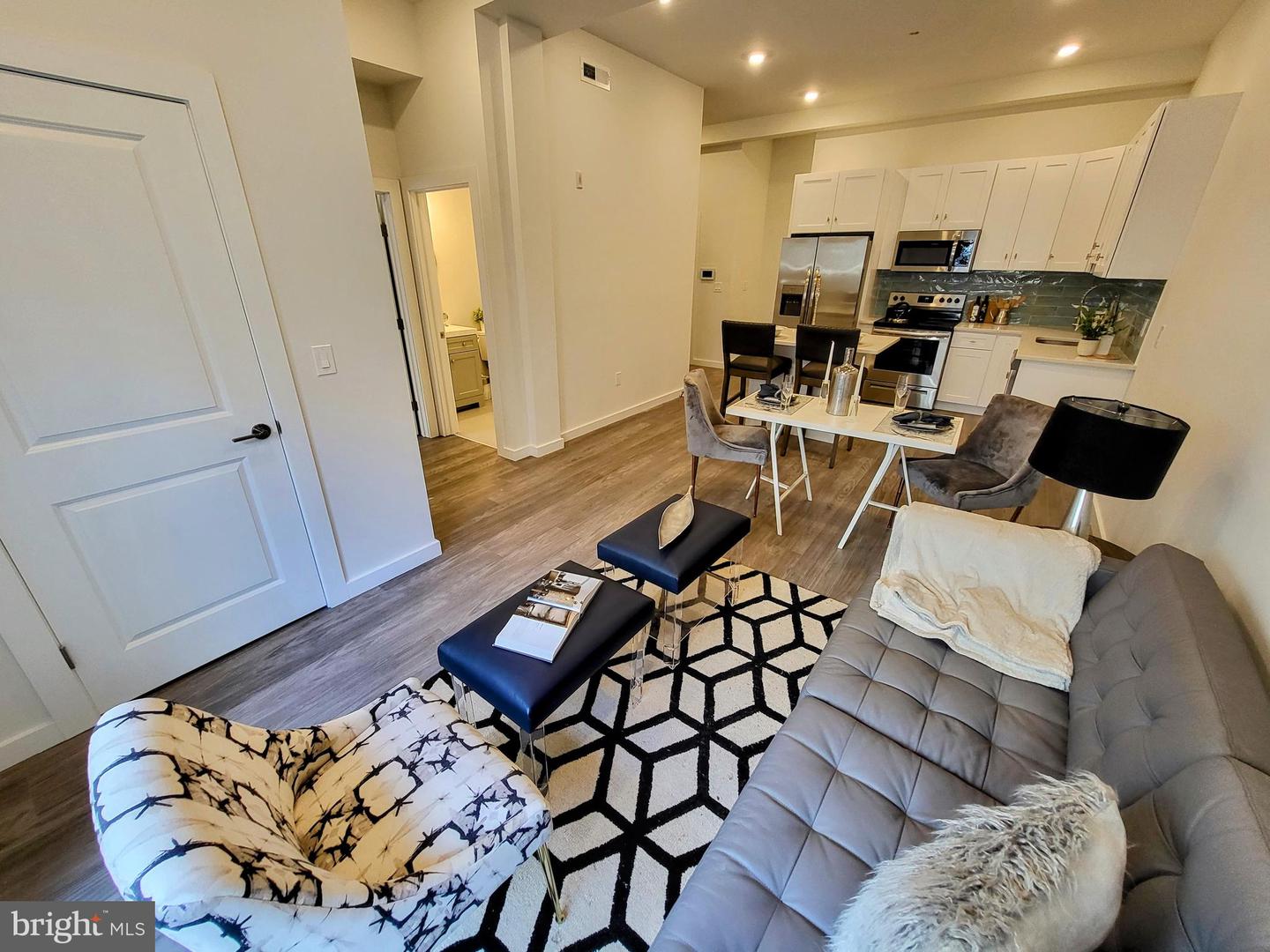 1617-19 Ridge Ave #M