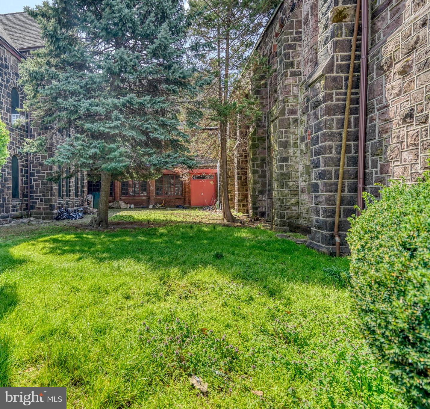 2030-40 Christian St