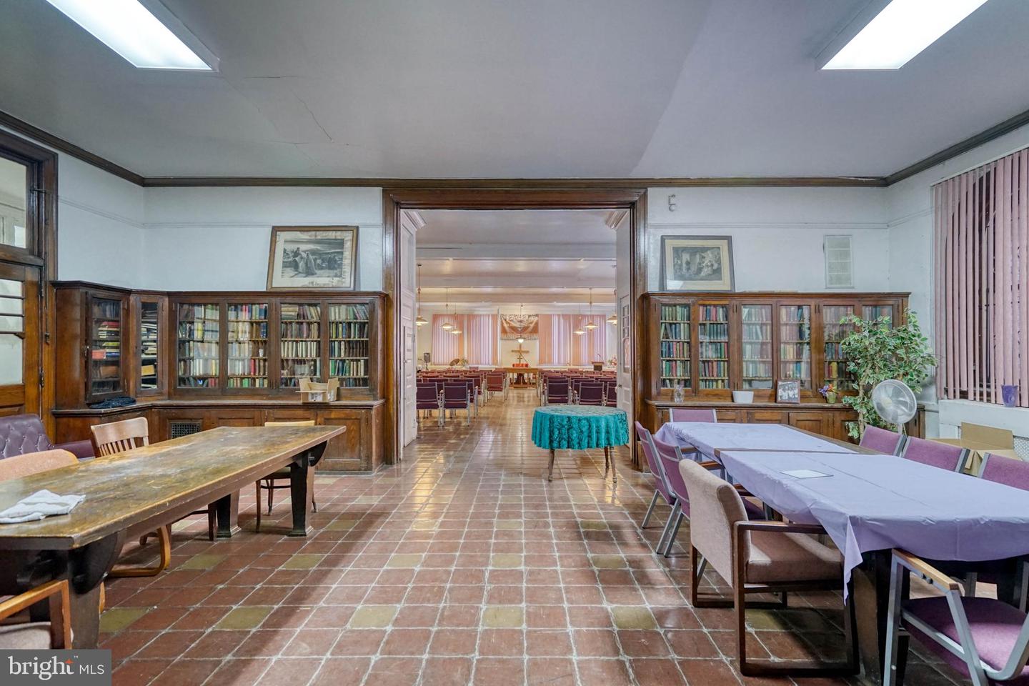 2030-40 Christian St