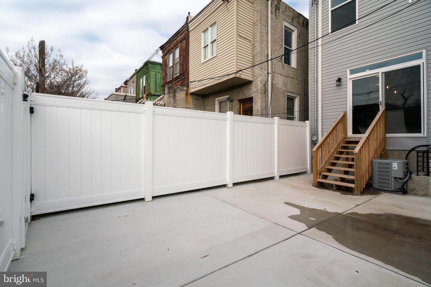 3014 W Oxford St