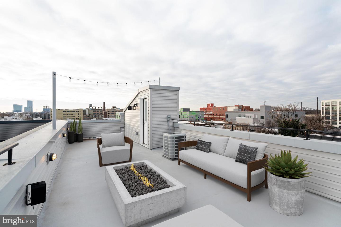 3014 W Oxford St