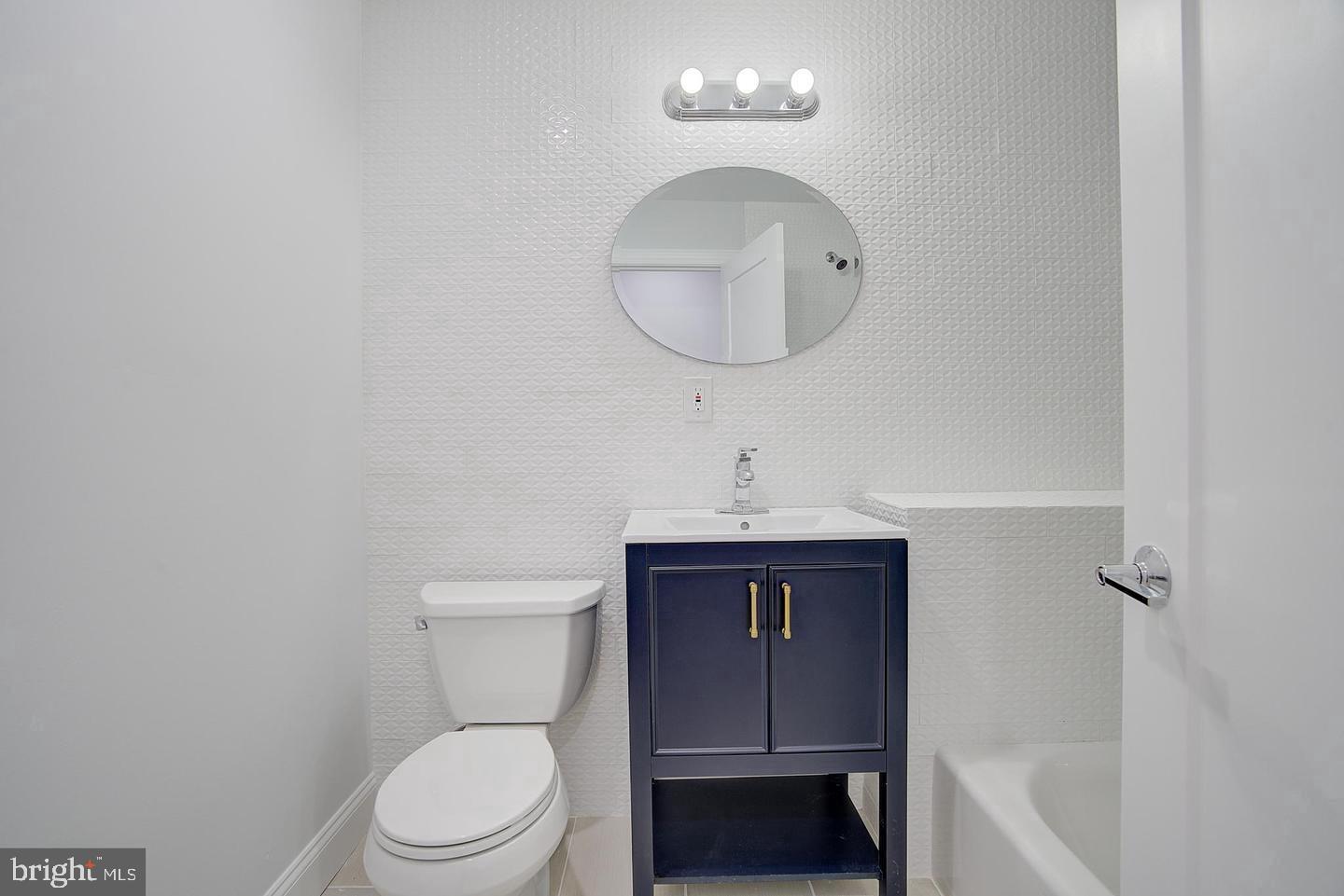 713 Emily St
