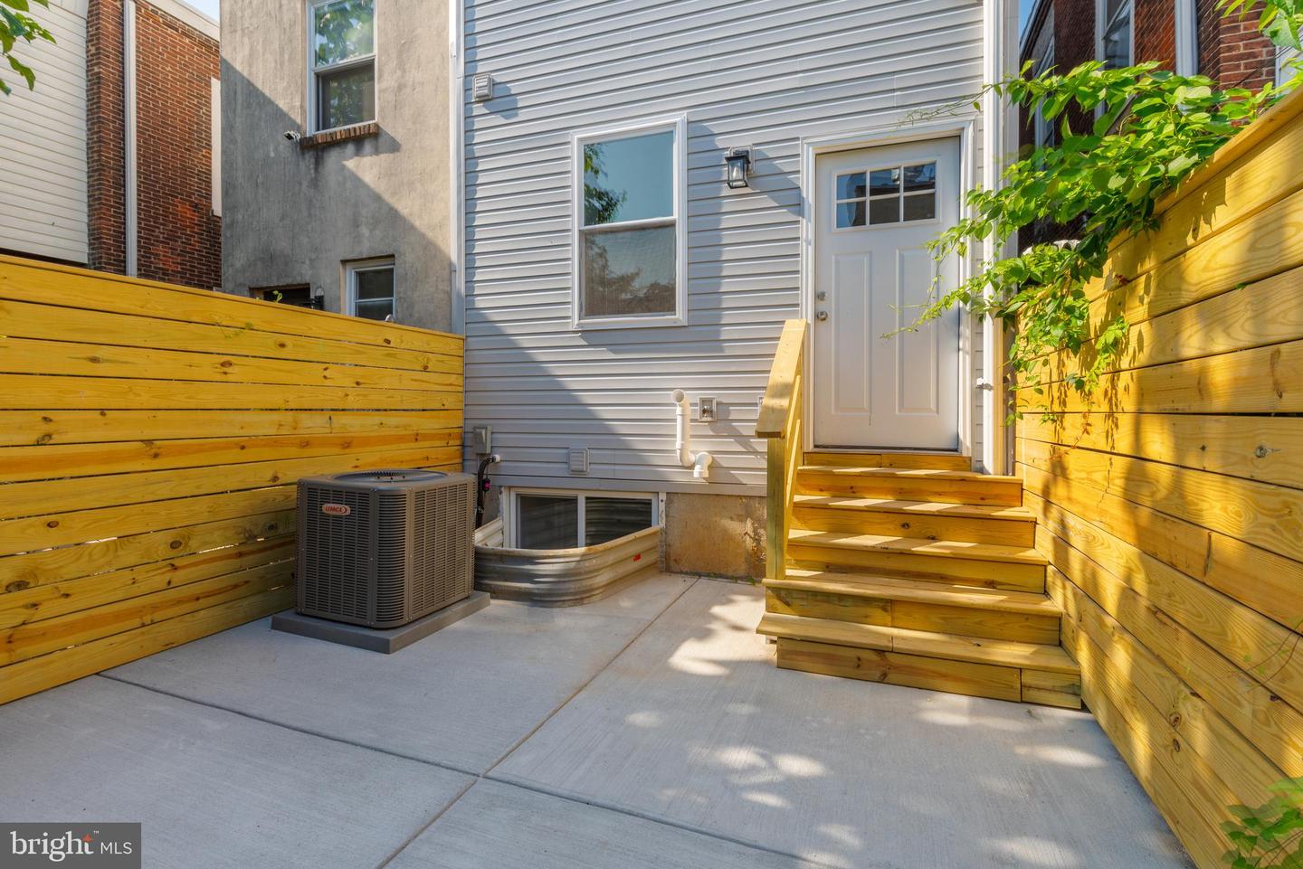 1641 French St
