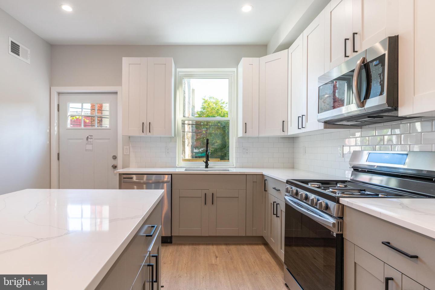 1641 French St