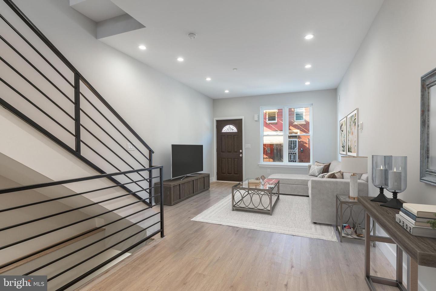 1641 French St