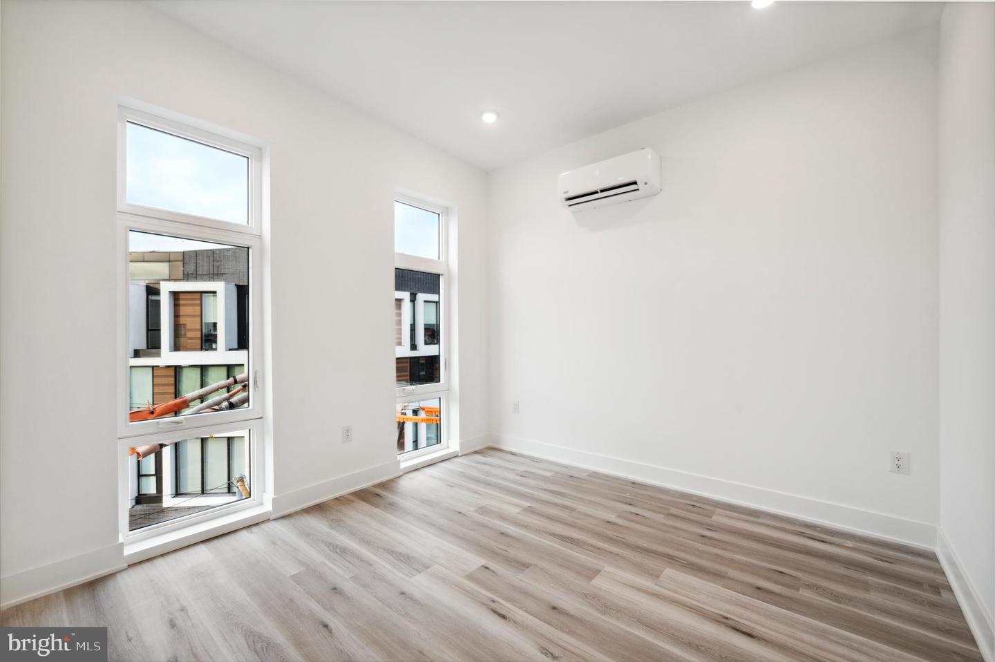 2301 GRAYS FERRY AVE #4
