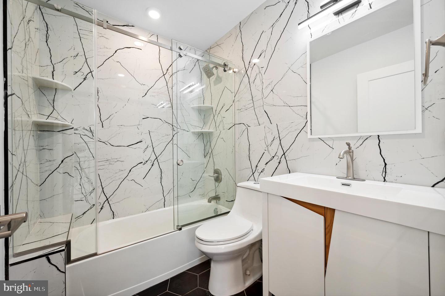 2301 GRAYS FERRY AVE #4