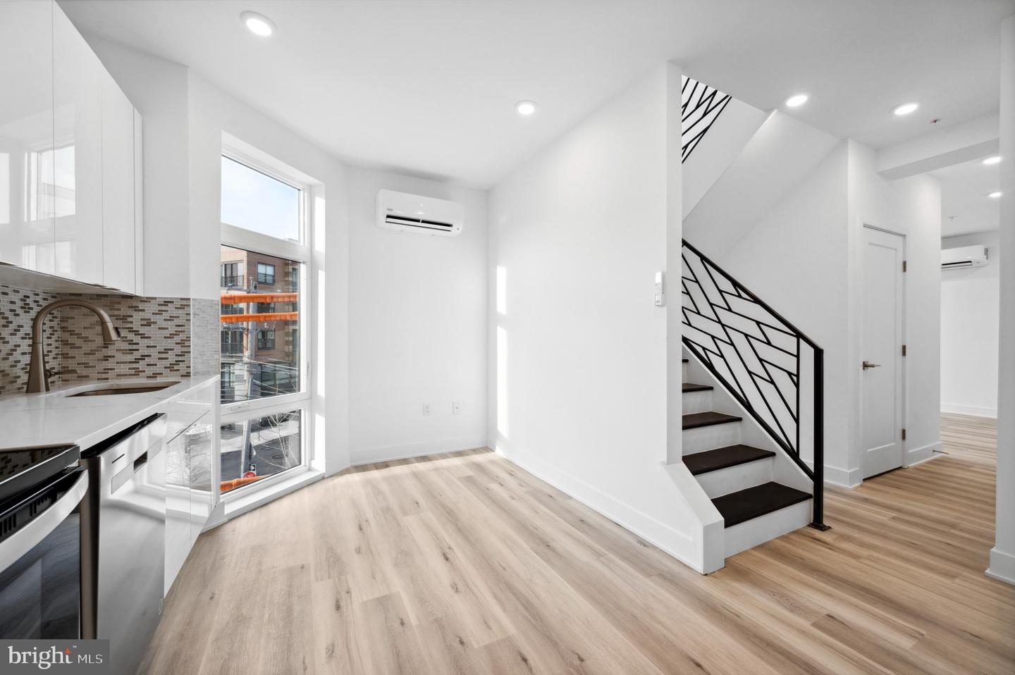2301 GRAYS FERRY AVE #4