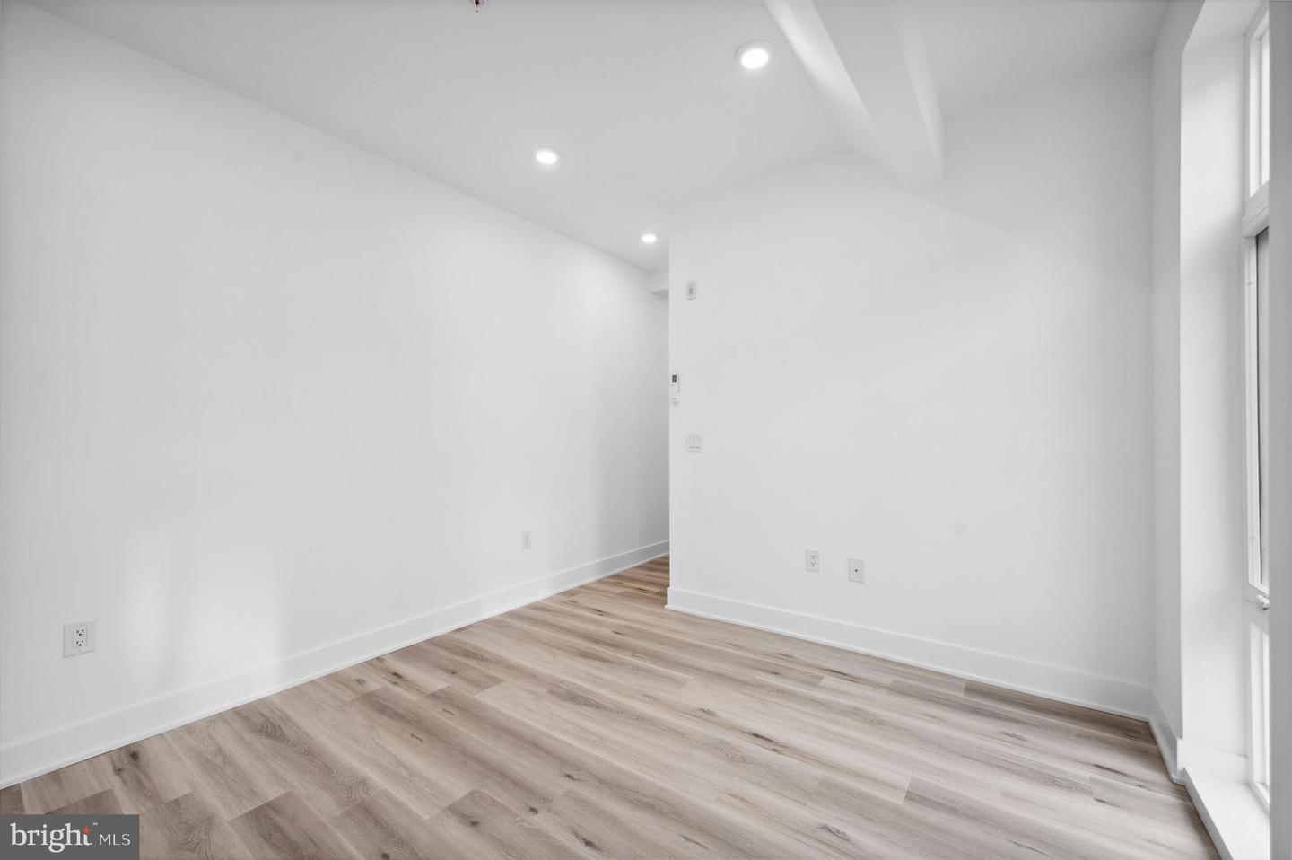 2301 GRAYS FERRY AVE #4