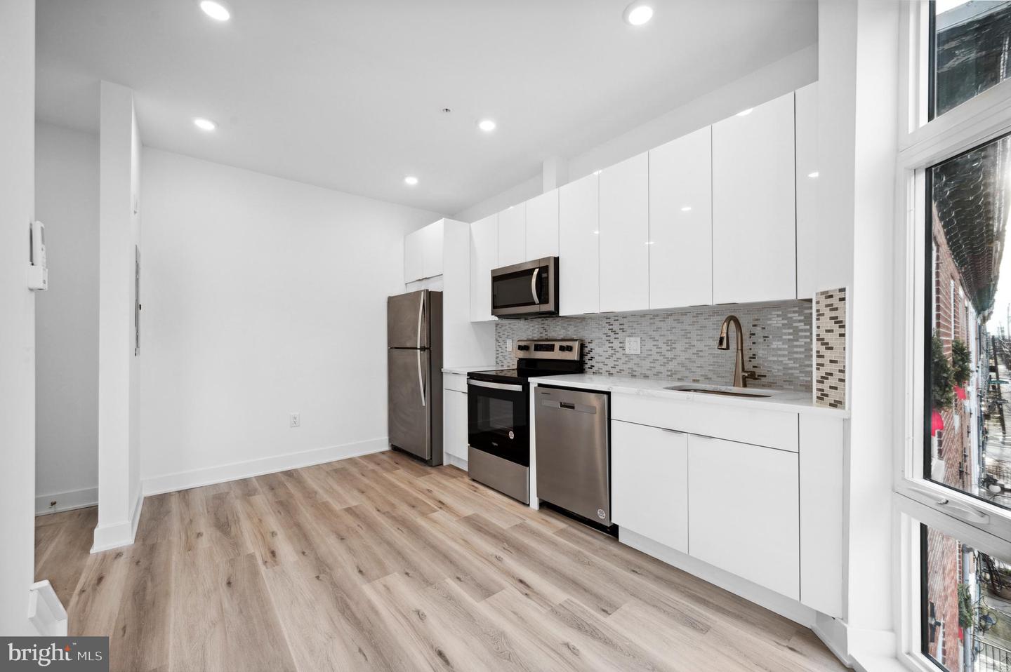 2301 GRAYS FERRY AVE #4