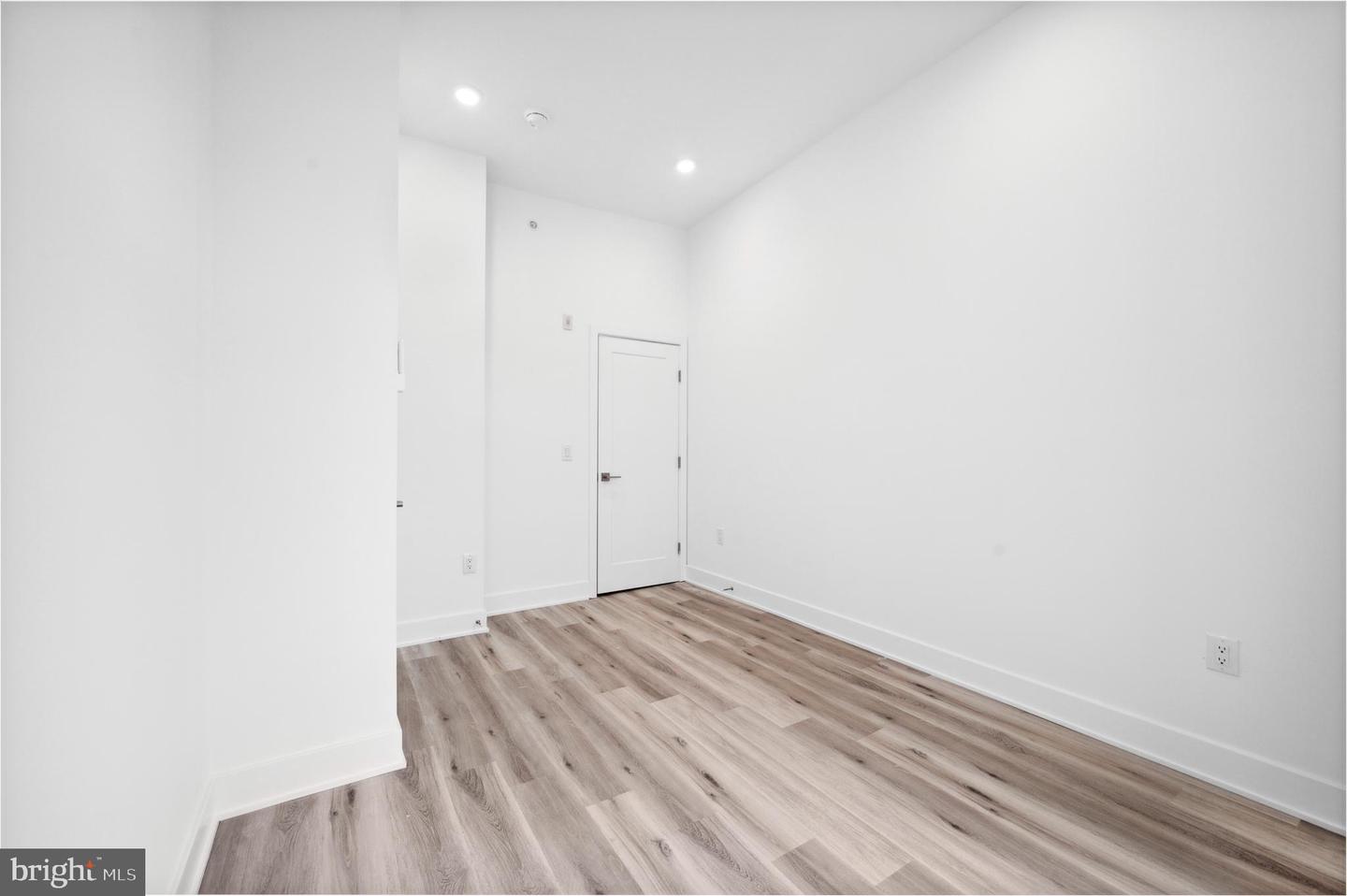 2301 GRAYS FERRY AVE #4