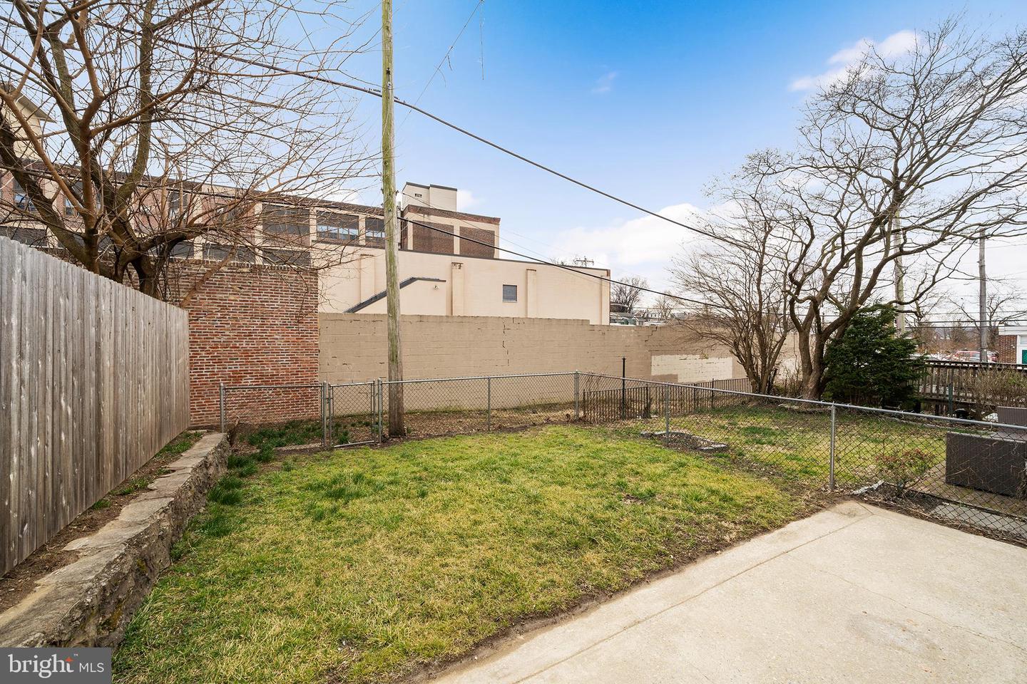 407 Leverington Ave