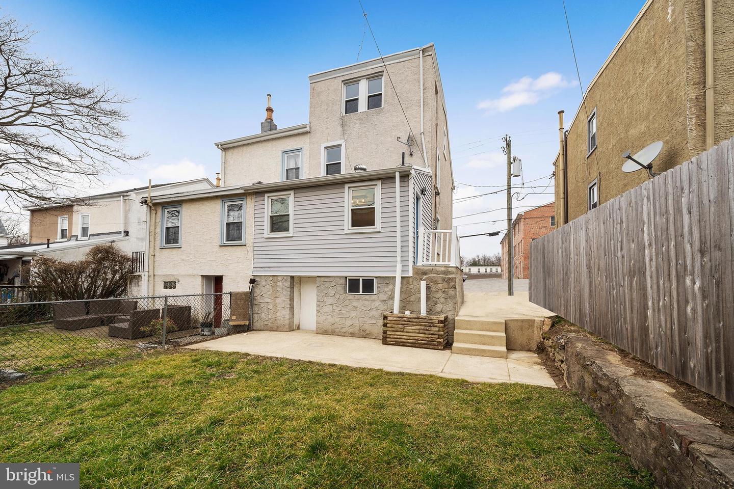407 Leverington Ave