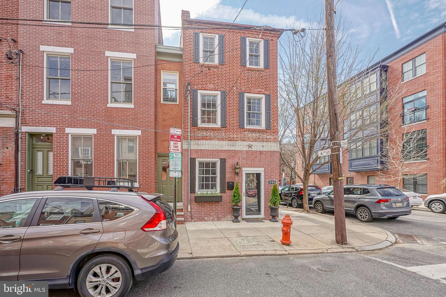 546 Queen St