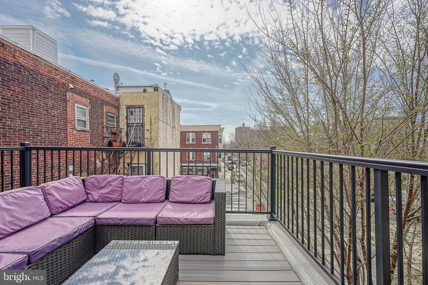 546 Queen St