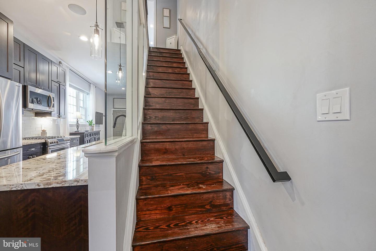 546 Queen St