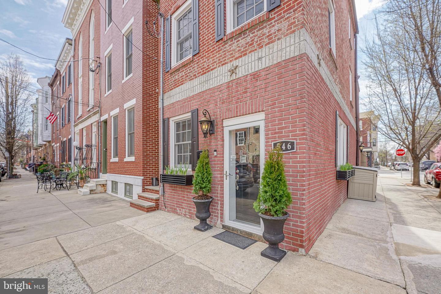 546 Queen St