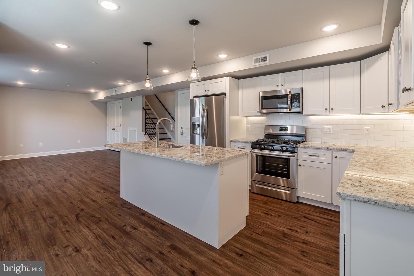2147 Christian St #4