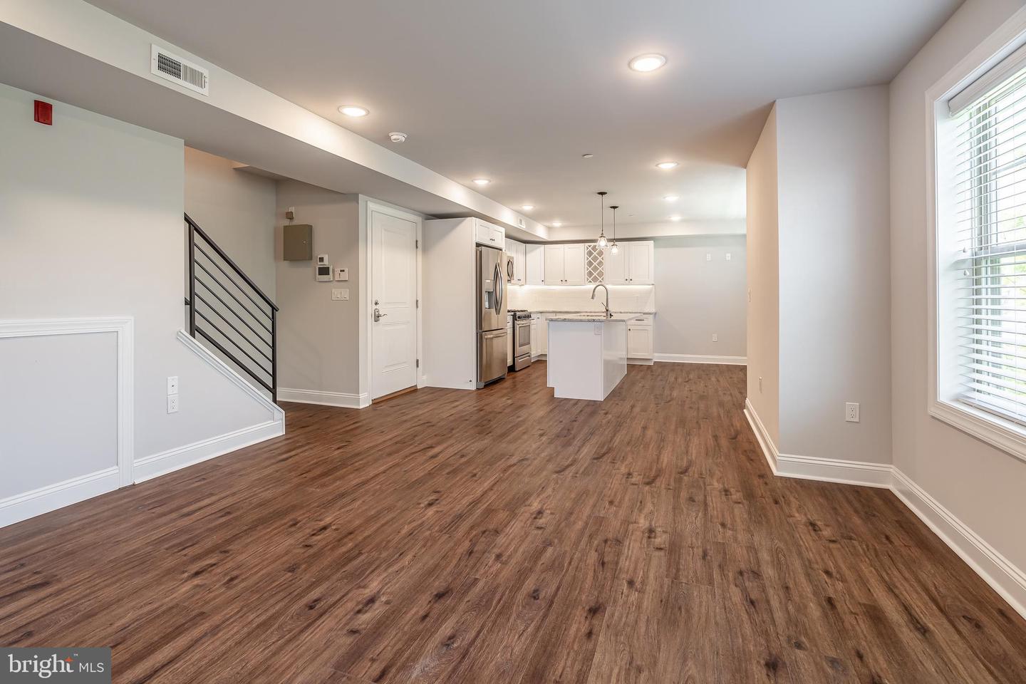 2147 Christian St #4