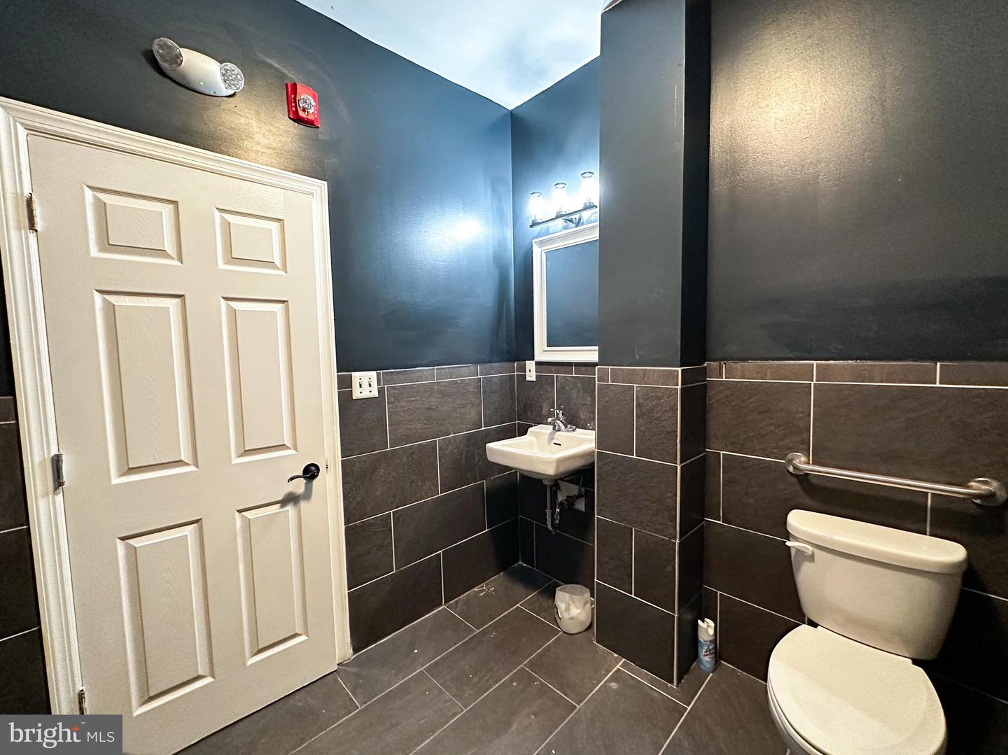 526 W Girard Ave #First Floor