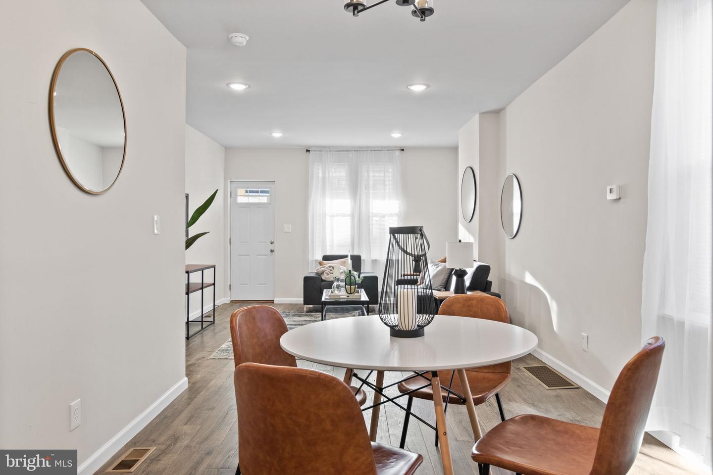 815 E Woodlawn Ave