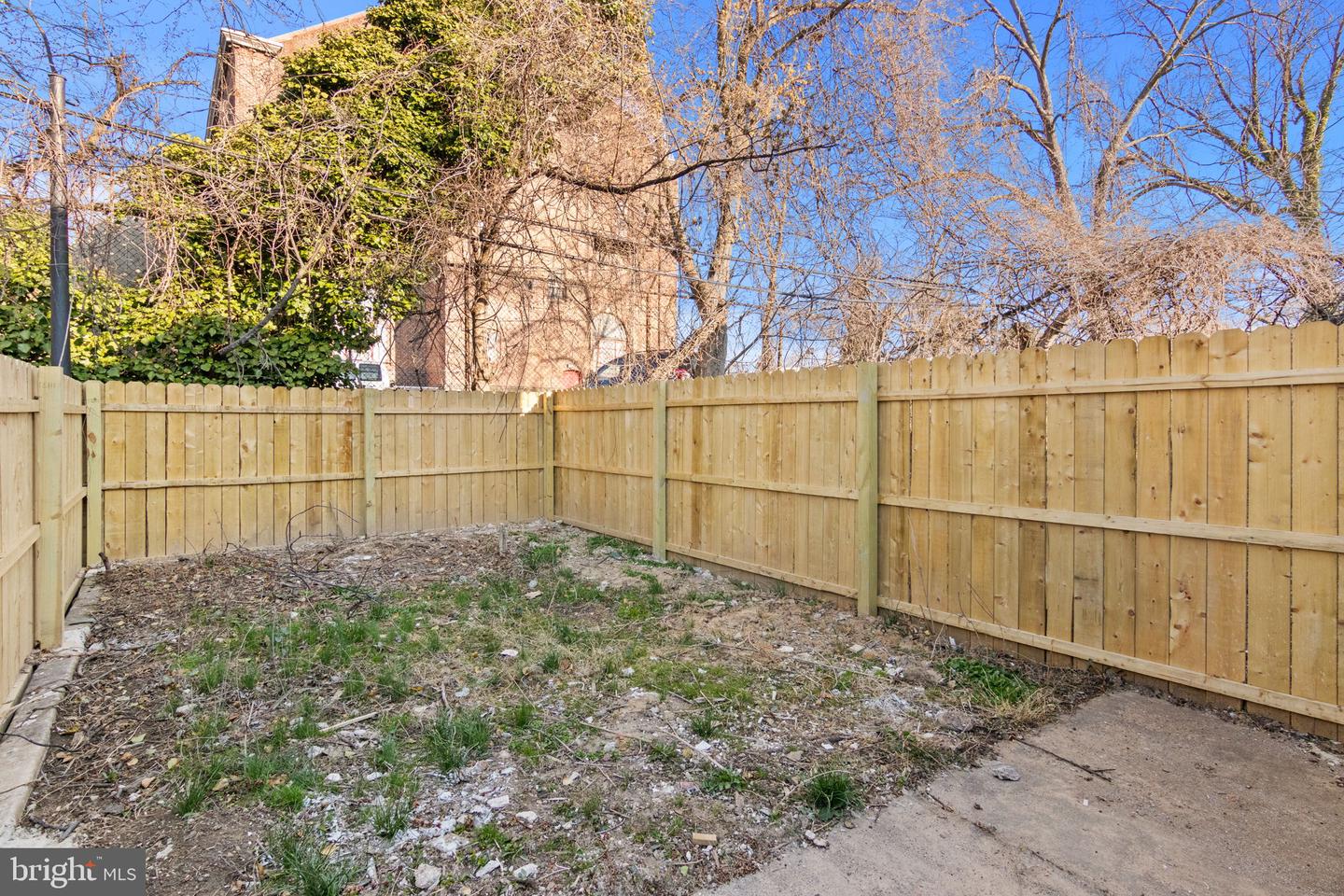815 E Woodlawn Ave