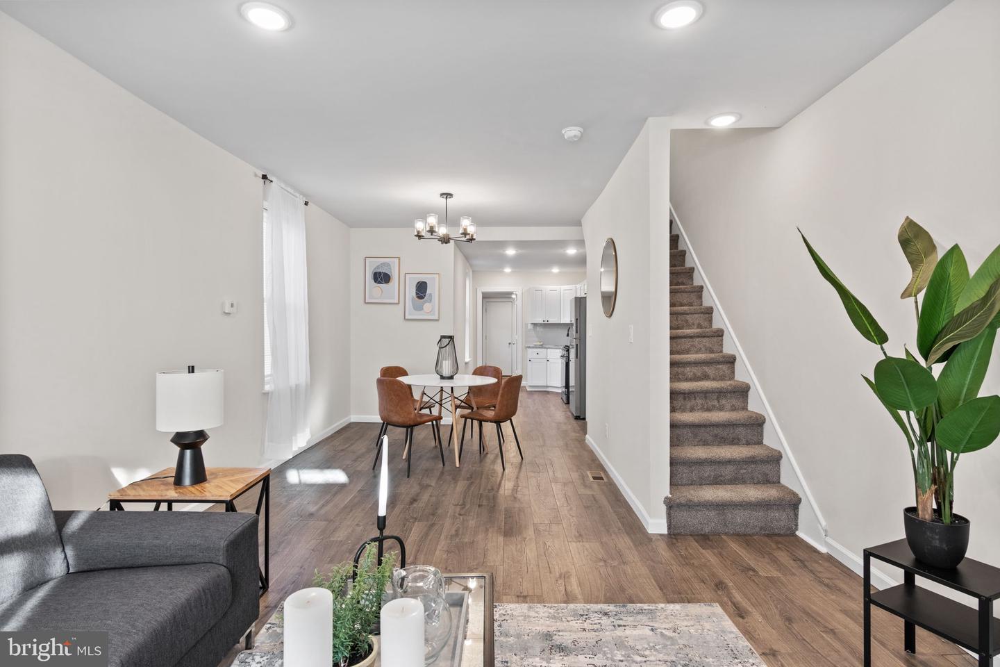 815 E Woodlawn Ave