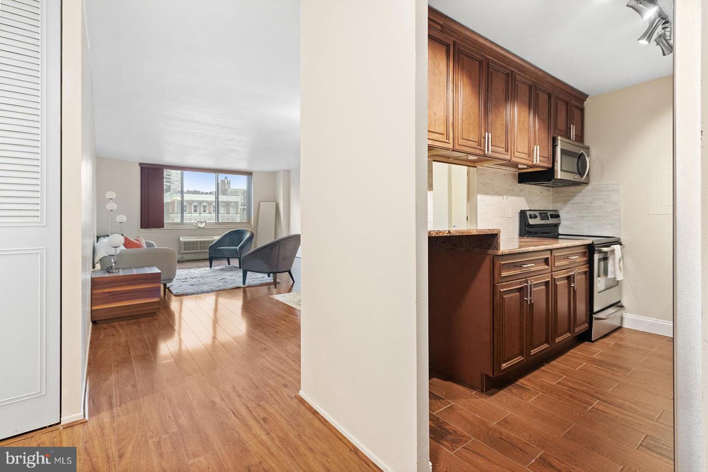 1919 Chestnut St #1210