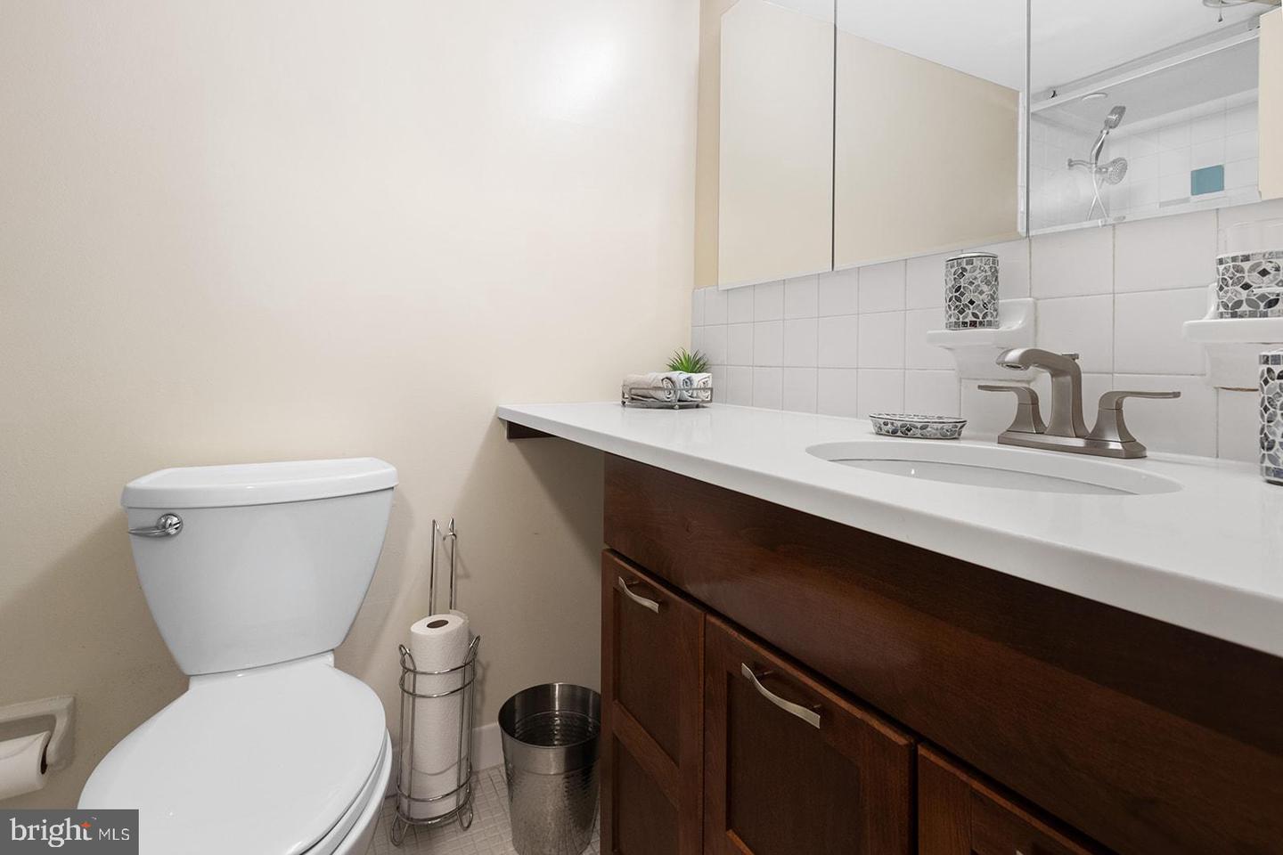 1919 Chestnut St #1210