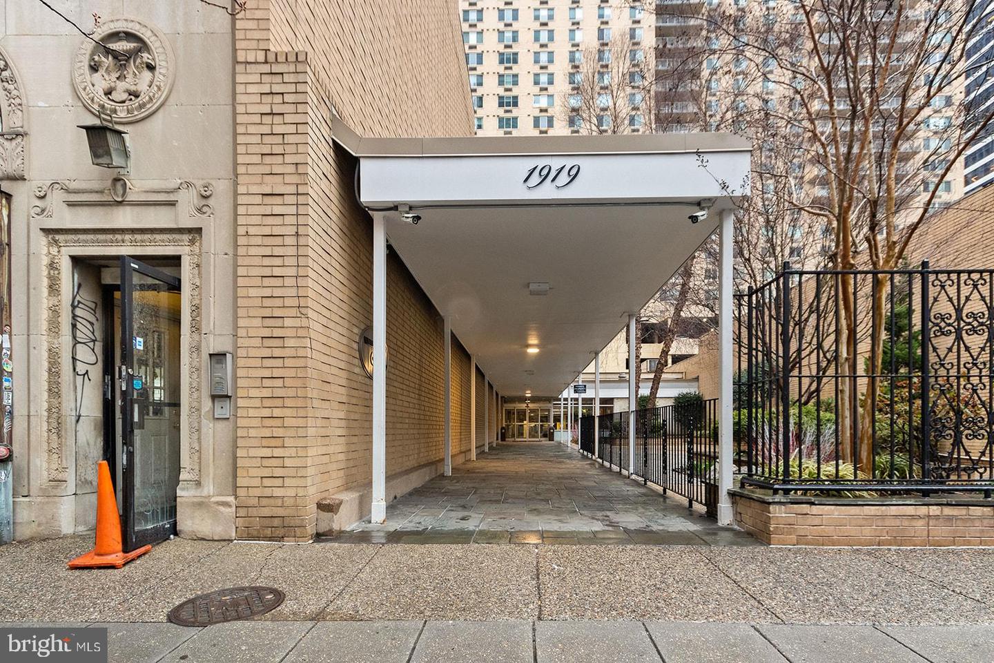 1919 Chestnut St #1210