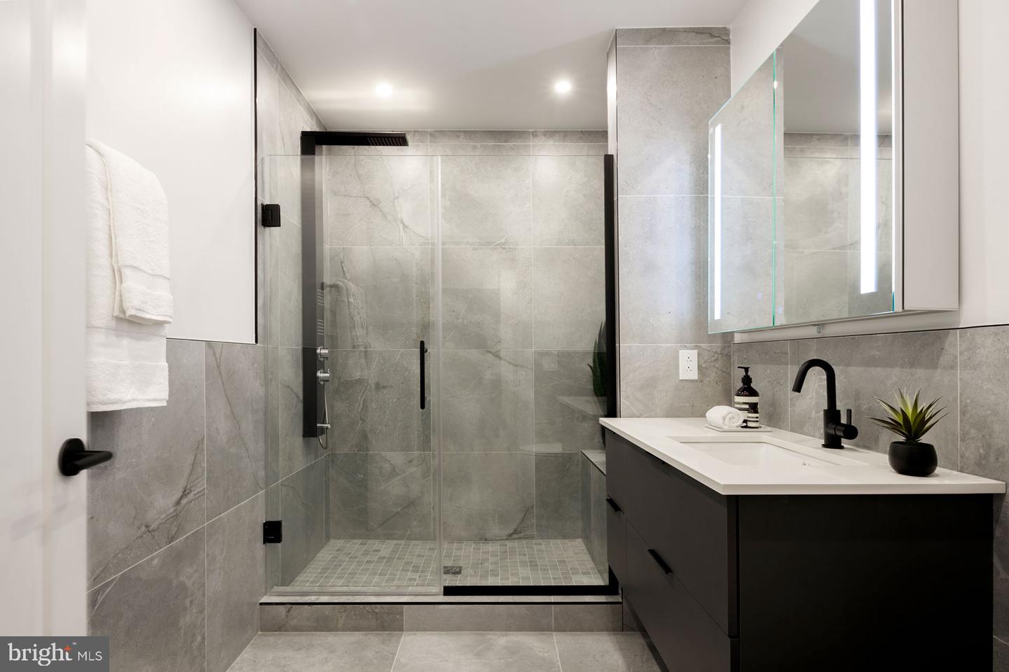 1001 N 2nd St #3br3ba