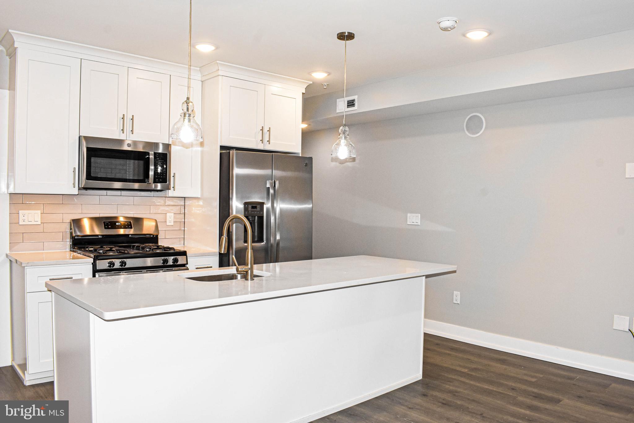 1517-1523 N Stillman St