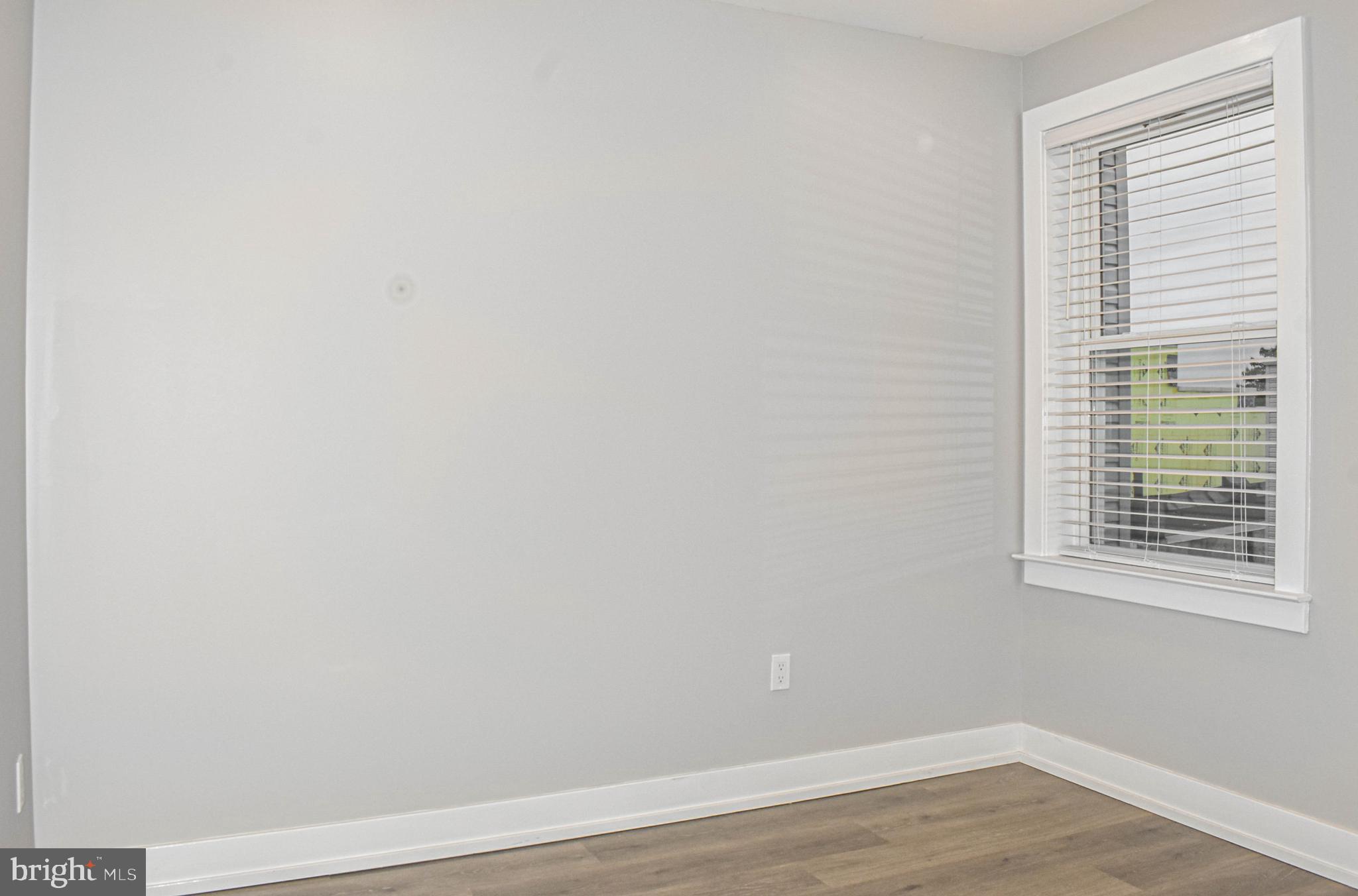 1517-1523 N Stillman St