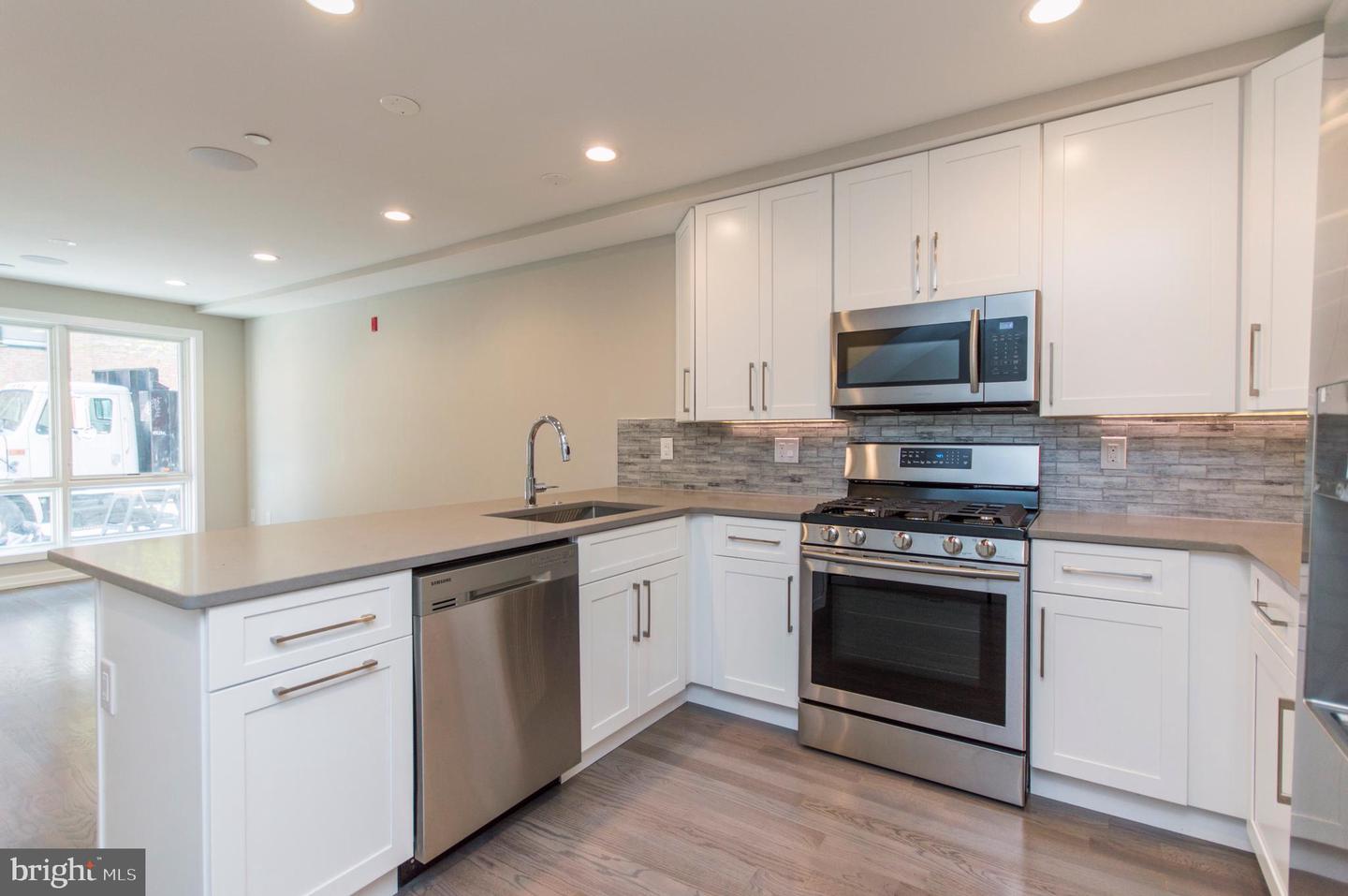 1705 Bainbridge St #1