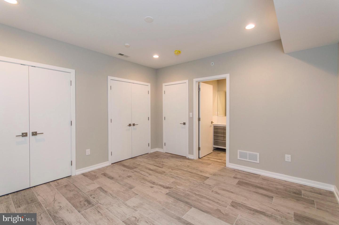 1705 Bainbridge St #1