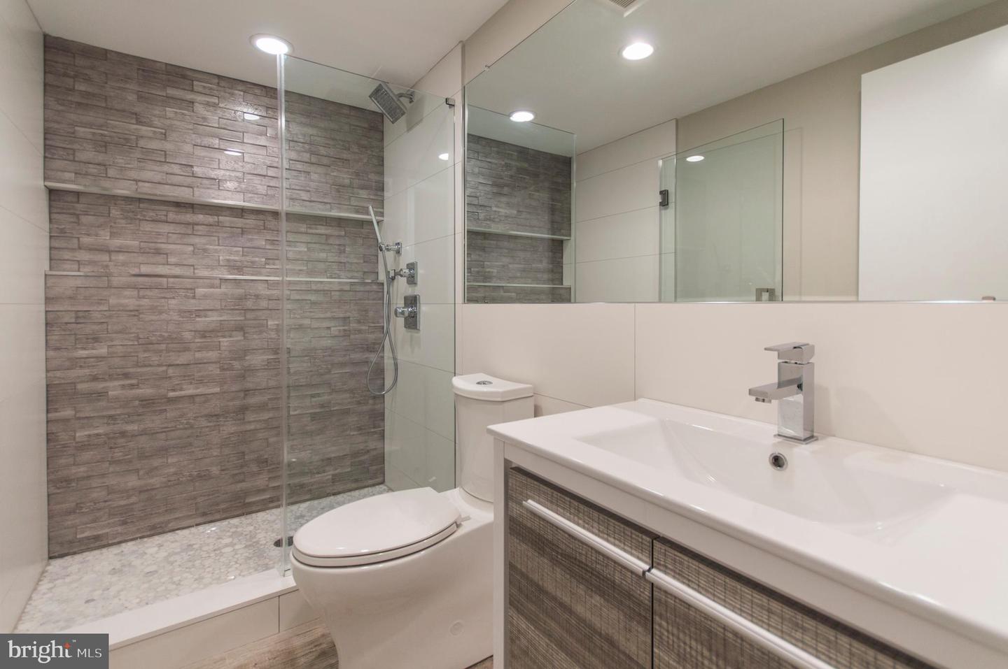 1705 Bainbridge St #1