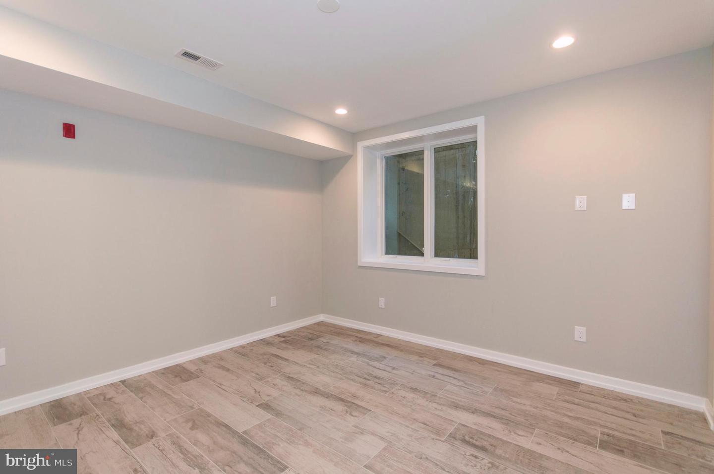 1705 Bainbridge St #1