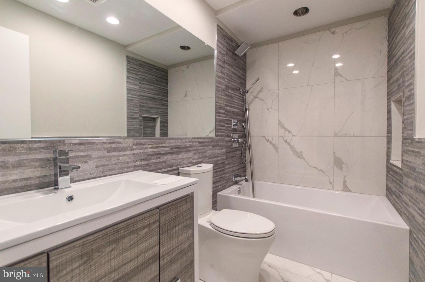 1705 Bainbridge St #1