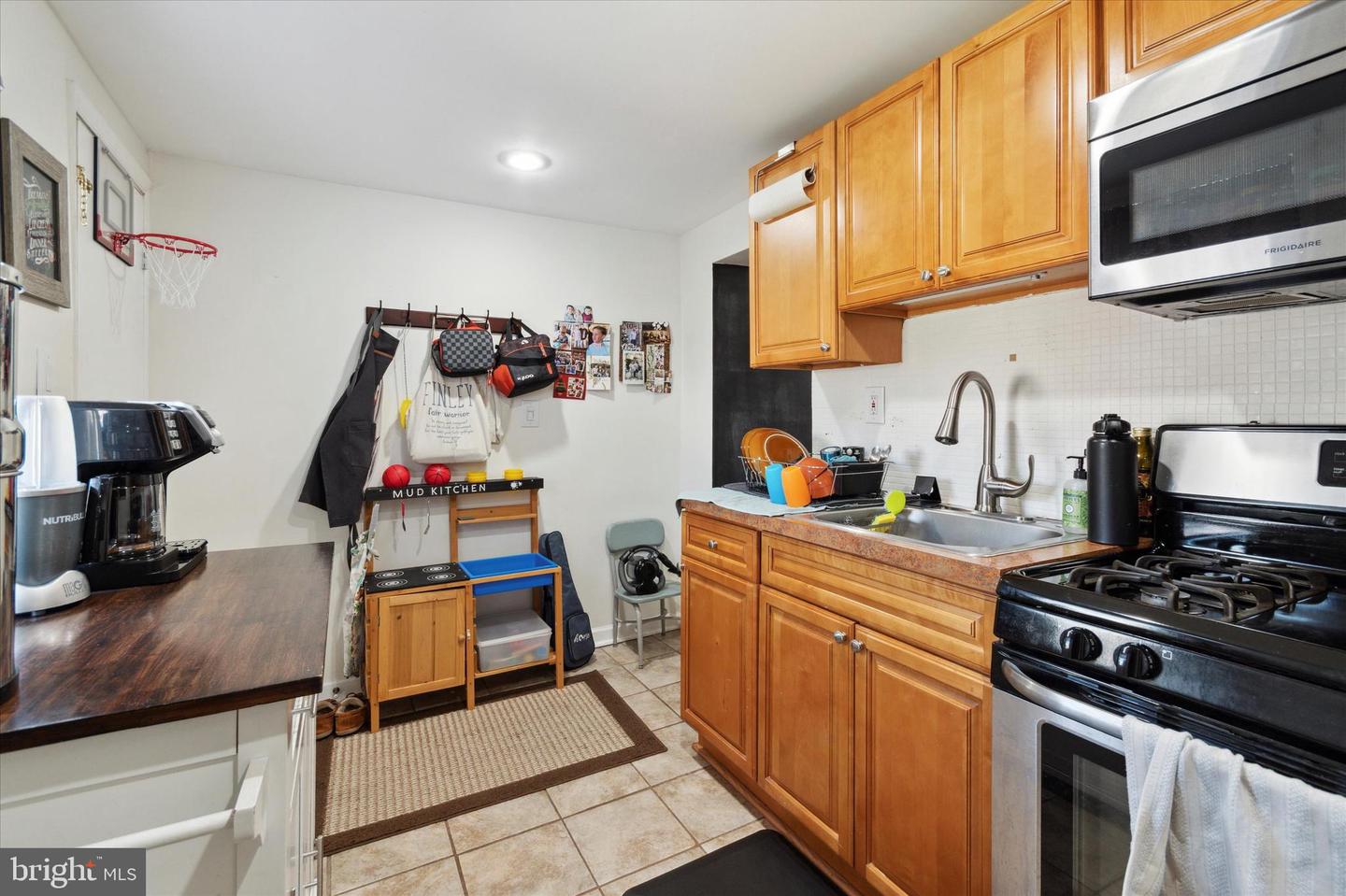 3066 Tulip St